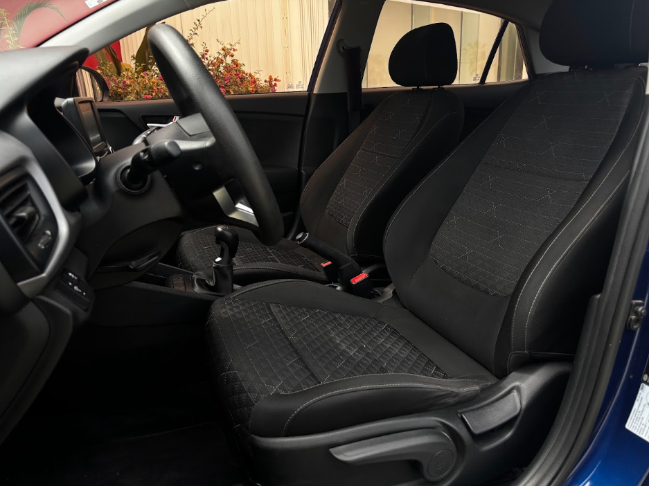 KIA Rio Tablero 12